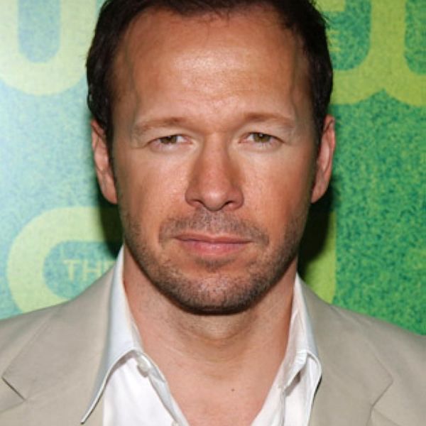 Enquanto casado com outra pessoa, Donnie Wahlberg engravidou sua namorada, Michelle Tomlinson; Ele a deixou após descobrir a gravidez e a deixou sozinha para criar seu precioso filho. Aqui estão alguns fatos intrigantes sobre a família Wahlberg.