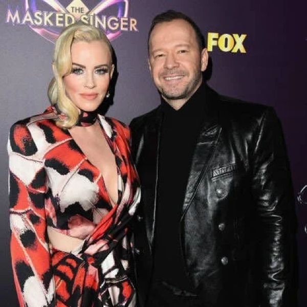 Enquanto casado com outra pessoa, Donnie Wahlberg engravidou sua namorada, Michelle Tomlinson; Ele a deixou após descobrir a gravidez e a deixou sozinha para criar seu precioso filho. Aqui estão alguns fatos intrigantes sobre a família Wahlberg.
